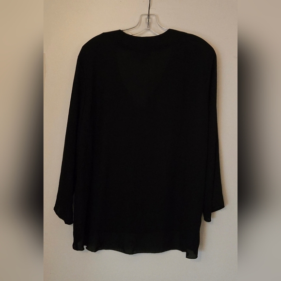 CDN! Artizan Québec Robin Barré; Size Large; Must-Have V-Neck Fashion Top; Black - Picture 2 of 16